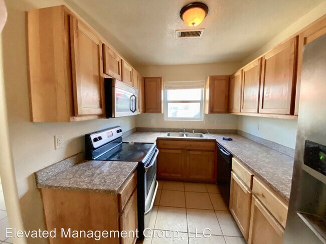 Building Photo - 208 San Clemente Ave