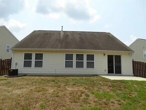 Building Photo - 10916 Thousand Oaks Dr