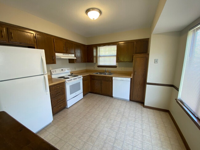 Building Photo - 733 SE Claremont St