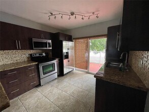 Building Photo - 6910 NW 173rd Dr