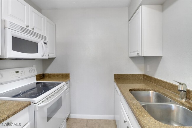 Building Photo - 4635 Bayshore Dr
