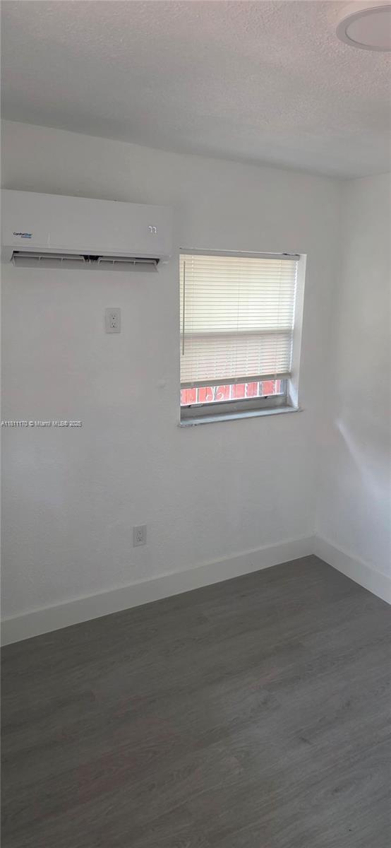 Foto del edificio - 2460 SW 15th St
