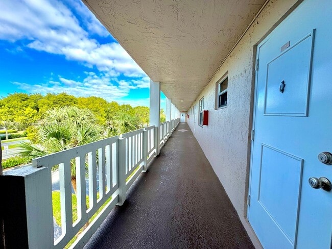 Building Photo - 1075 Riverside Dr