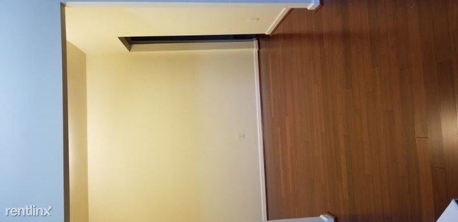 Building Photo - 3 br, 1.5 bath Apartment - 1089 Lakepointe St