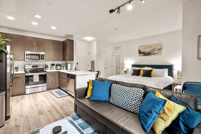 Building Photo - 120 Neilson St