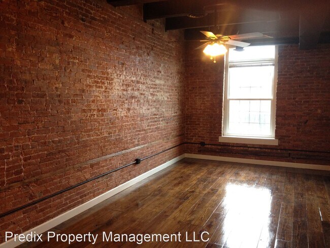 Building Photo - 175 W Gay Ave