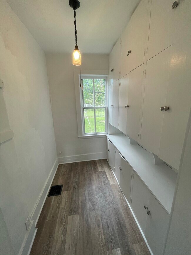 Large Pantry with Plenty of Storage - 3451 Snelling Ave