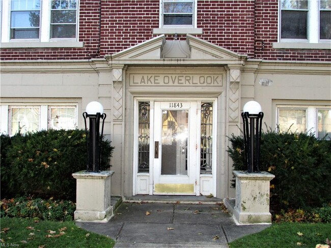 Building Photo - 11843 Lake Ave
