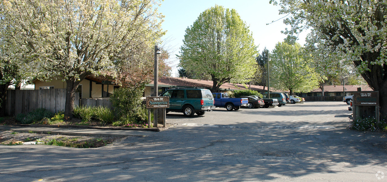 Primary Photo - Roseland Apartments