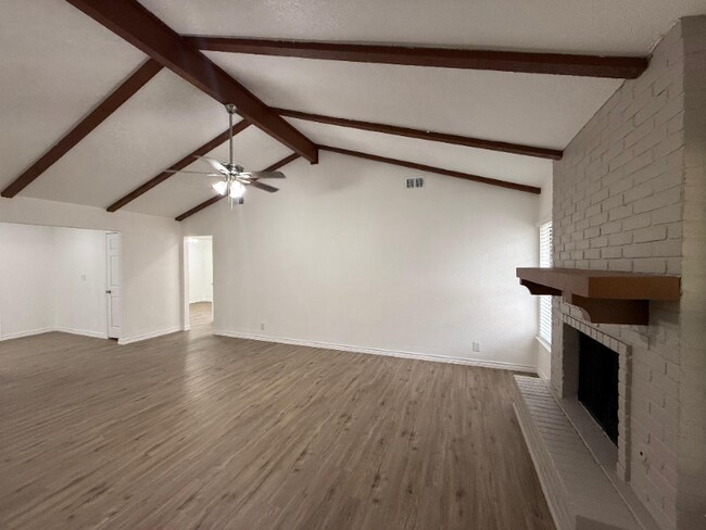 Building Photo - 6614 Robin Forest