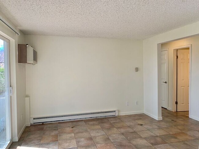 Foto del edificio - Great 2 Bedroom, 1 Bathroom Condo in Fort Collins, CO - On Spring Creek Trail Near Edora Park!