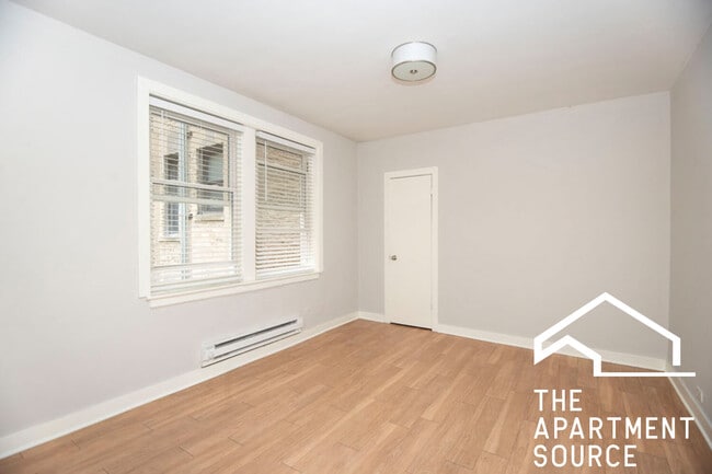 Building Photo - 511 W Belmont Ave