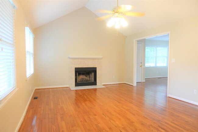 Building Photo - 1416 Brentwood Way