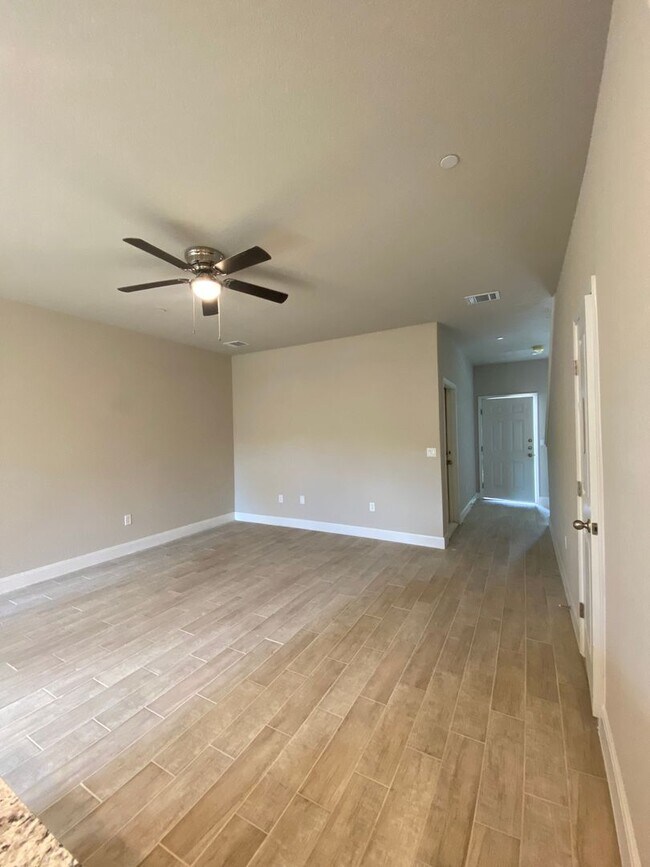 Building Photo - Brand NEW townhome in Live Oak!