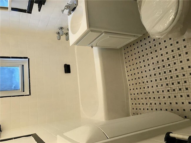 Foto del edificio - 411 E 83rd St