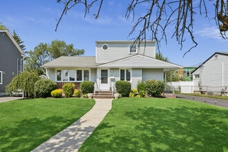 Building Photo - 17 Columbia Rd Building Photo - 17 Columbia Rd