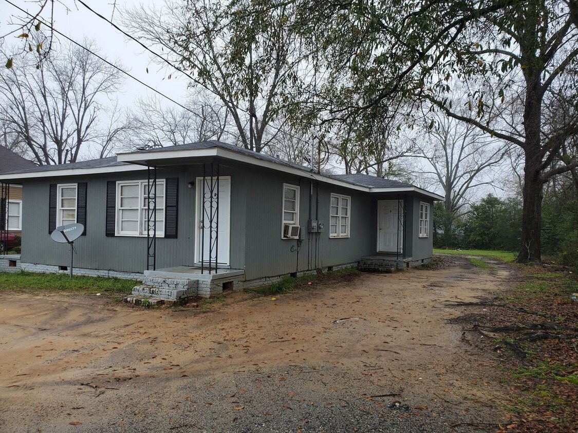 901 N Franklin St Unit N. Franklin B, Dublin, GA 31021 Room for Rent in Dublin, GA