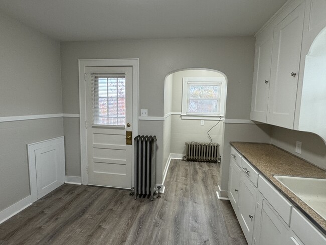 Building Photo - 307 E Edwards St