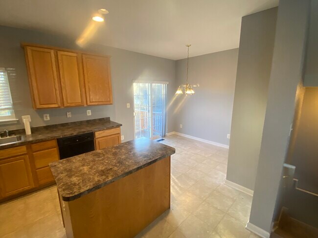 Comer en la cocina - 4101 Strawbridge Ct