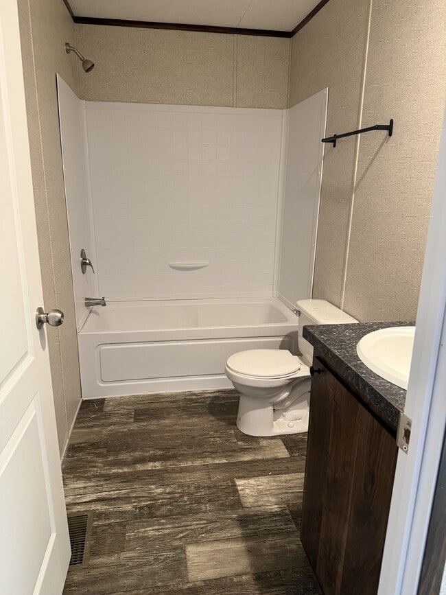 Building Photo - 501 Mercedes St