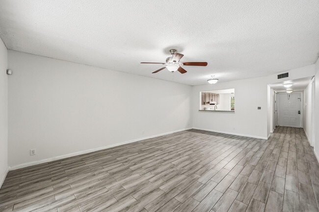 Building Photo - 2039 Coral Ridge Dr
