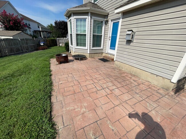 Building Photo - 1008 Kipling Ct