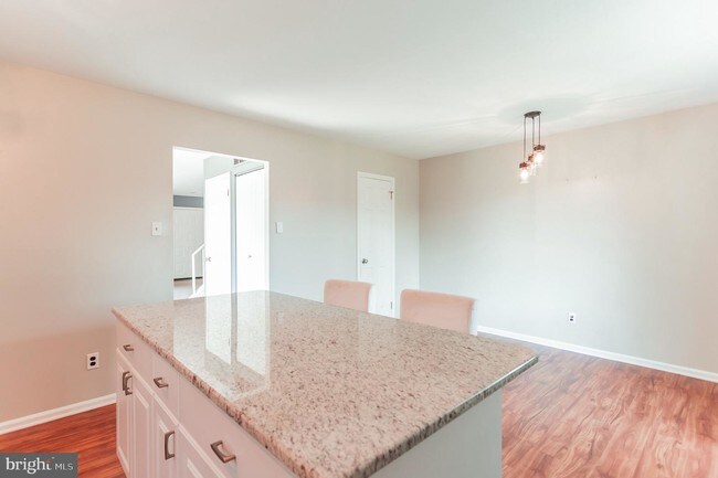 Foto del edificio - 2177 E Village Rd