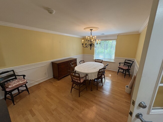 Building Photo - 586 Blue Ridge Dr