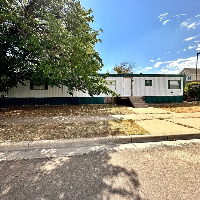 Building Photo - Move in Special 1/2 off first full months ...