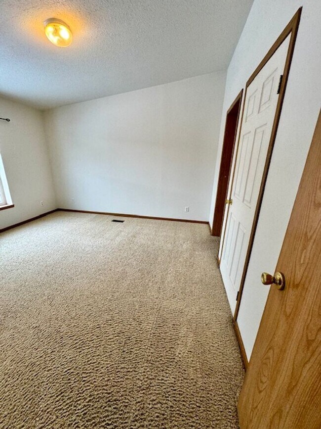 Building Photo - 3 Bedroom 2 Bathroom Modular