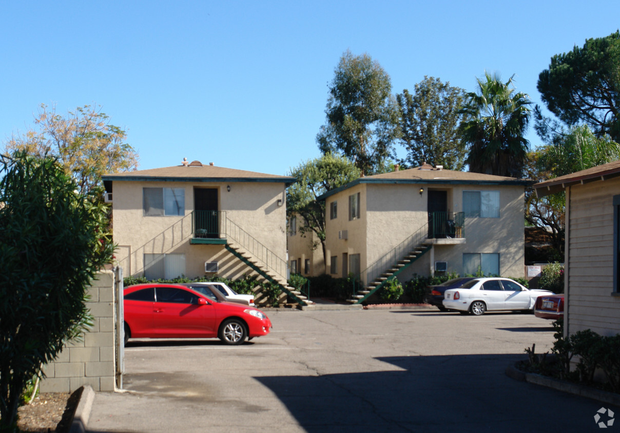 Primary Photo - Claydelle Apartments