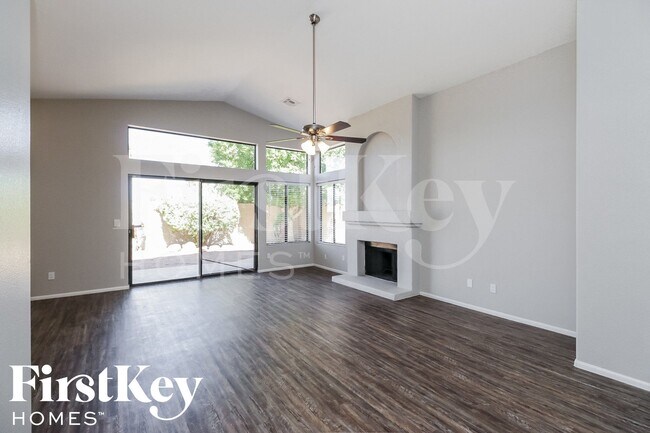 Building Photo - 306 E Vaughn Ave