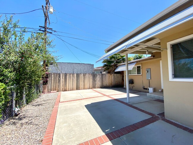 Building Photo - Great Patio Space w/ Canyon Views!!