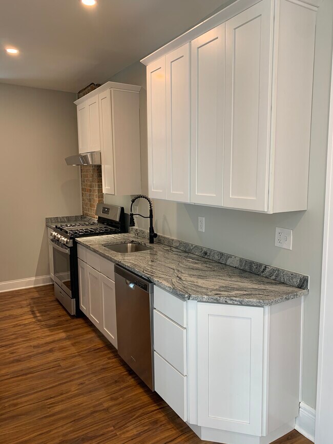 Building Photo - 52 Whitney Pl