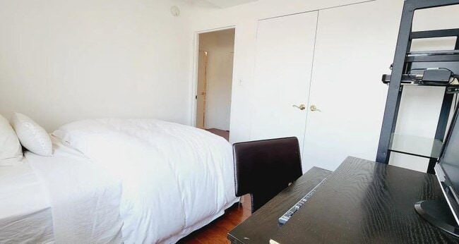 Building Photo - 3 bedroom in New York NY 10011