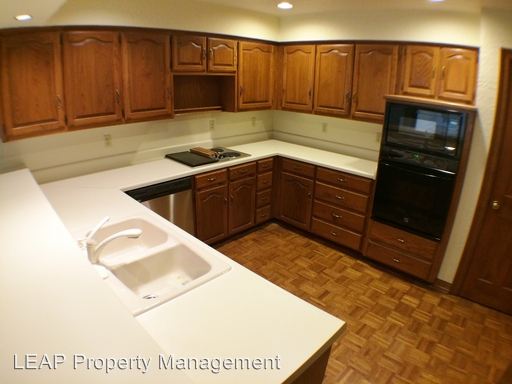 Building Photo - 1800 Crockett Cir