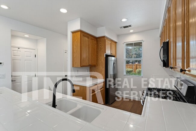 Building Photo - 3961 Martis St