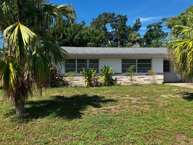 2 Bedroom with fenced in backyard - 2 Bedroom with fenced in backyard House