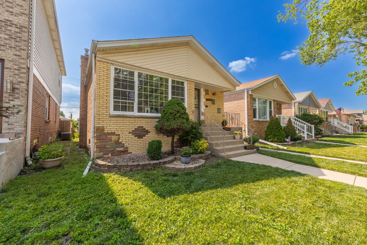 Primary Photo - 5222 S Normandy Ave