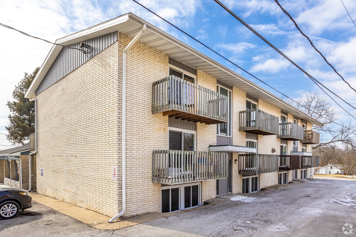 Primary Photo - 900 Elder Ln