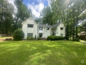 Building Photo - 8284 Park Ridge Dr