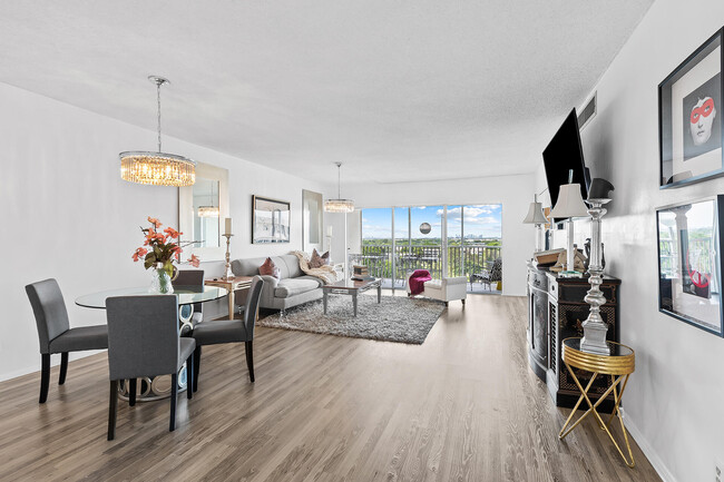 Building Photo - 3200 N Palm Aire Dr