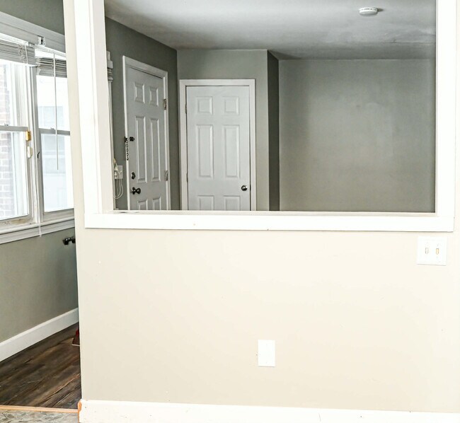 Building Photo - 139 S Main St