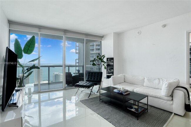 Foto del edificio - 475 Brickell Ave