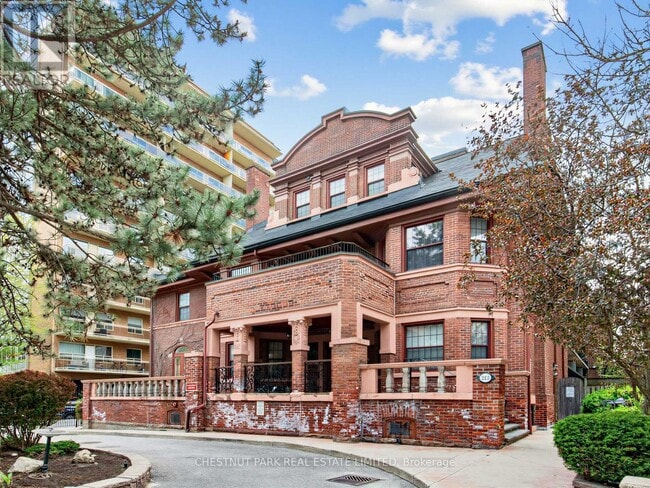 Building Photo - 212 St George St