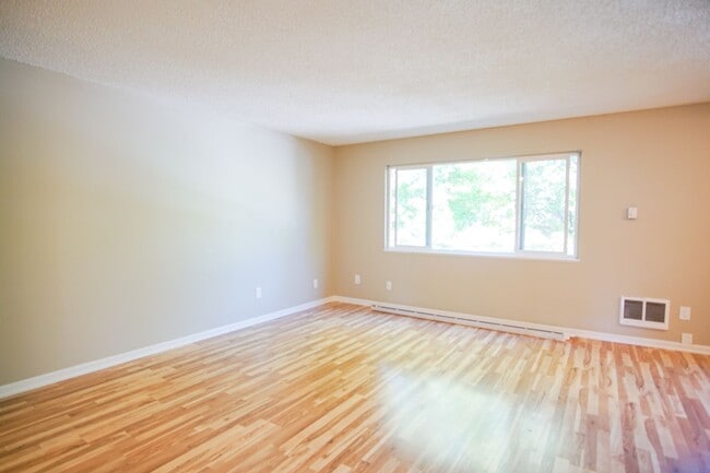 Building Photo - Spacious Two Bedroom in Heart of Buckman!