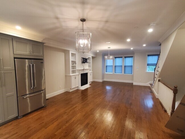 Building Photo - 51 Coffey St