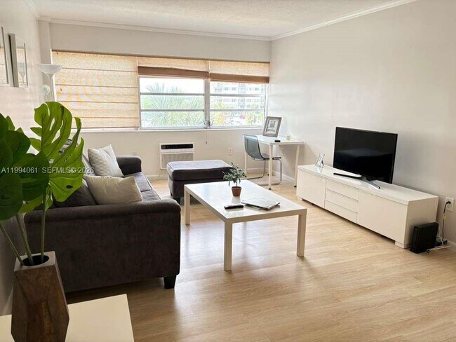 Foto del edificio - 220 Kings Point Dr