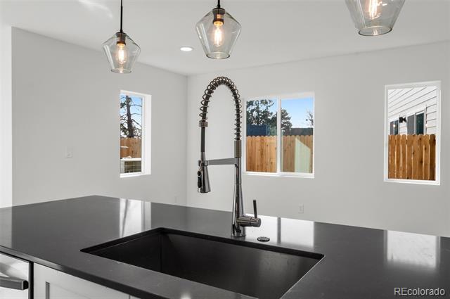 Foto del edificio - 5282 Columbine Ln