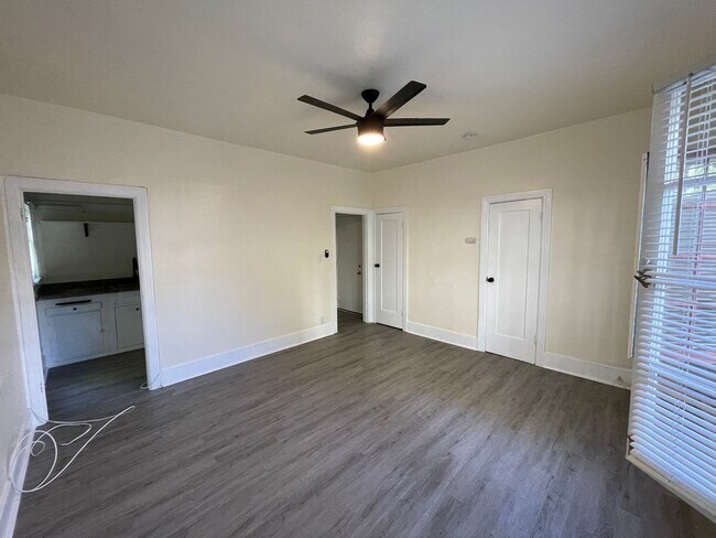 Foto del edificio - ECHO PARK studio ready to move in!!! Locat...
